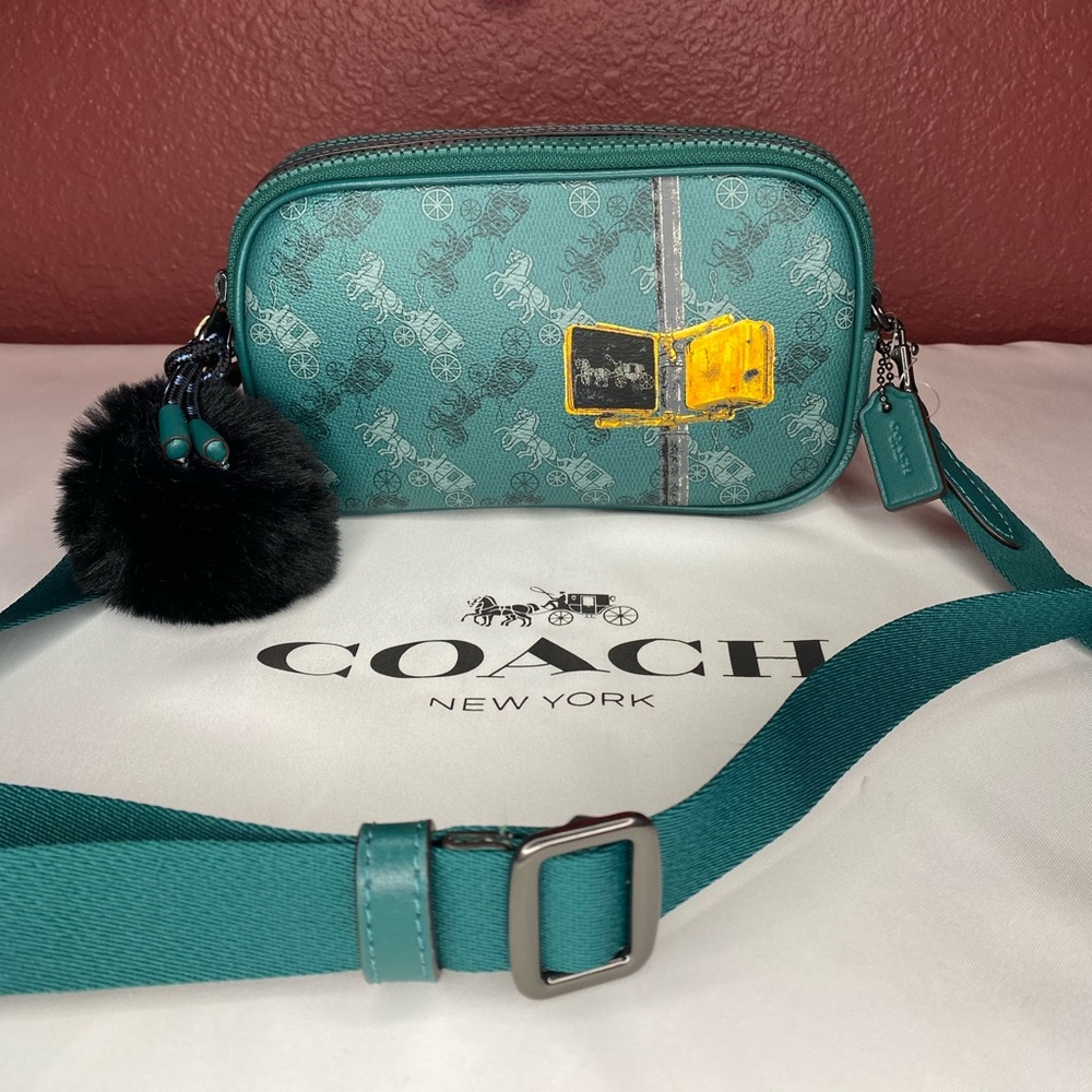 COACH CROSSBODY POUCH WITH HORSE & CARRIAGE PRINT - Picture 1 of 4